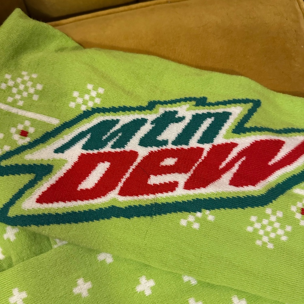 Mountain Dew winter scarf